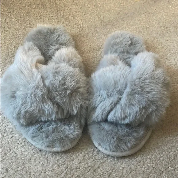 LOFT Shoes Loft Cozy Gray Faux Fur Slippers Poshmark